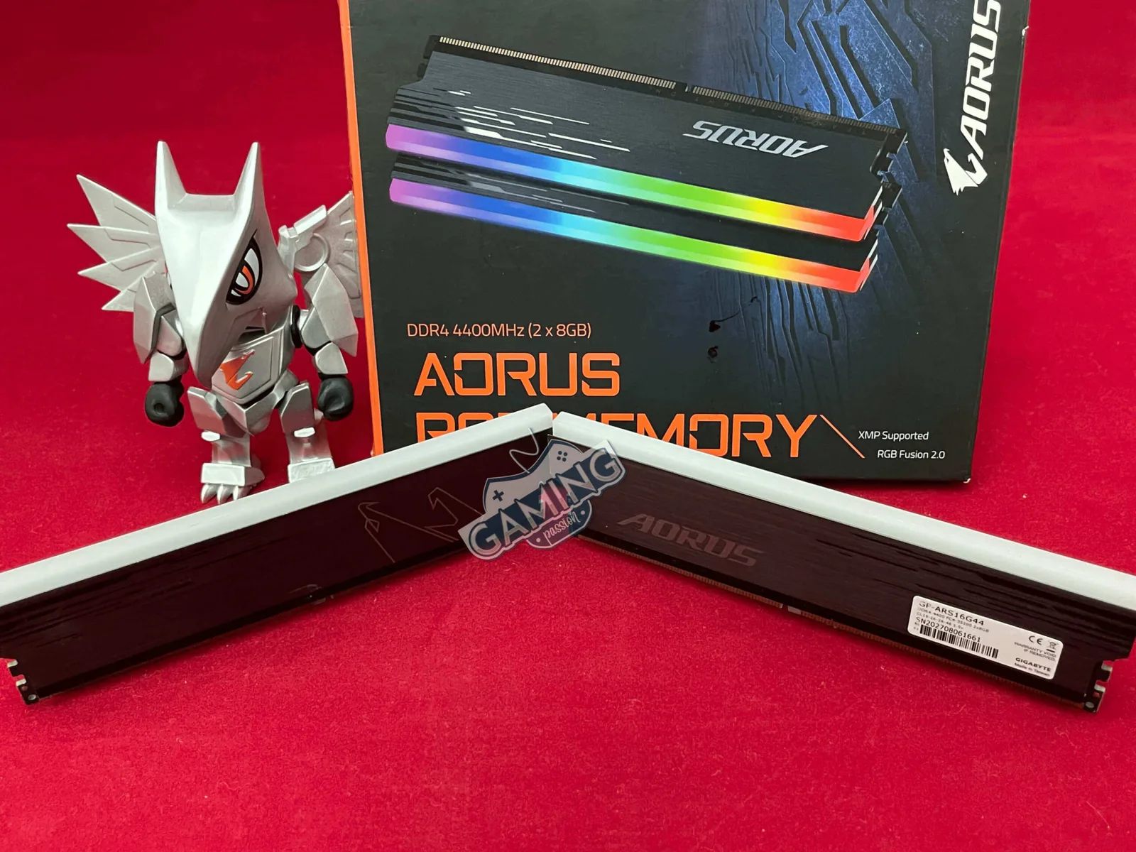 فتح علبة رامات Aorus RGB