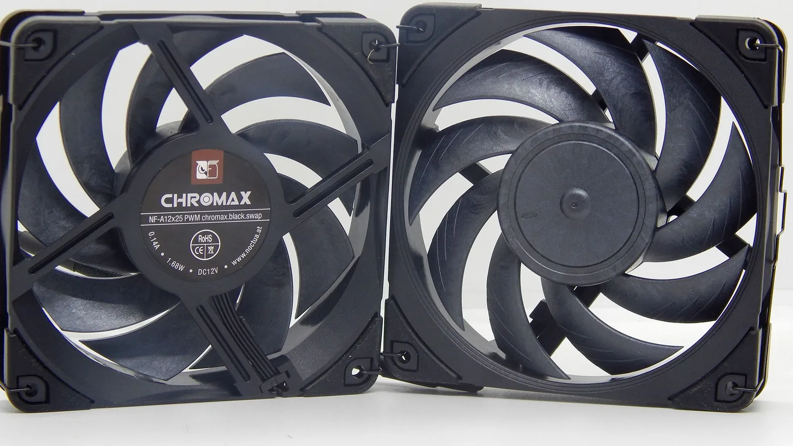 مراوح NF-A12x25.