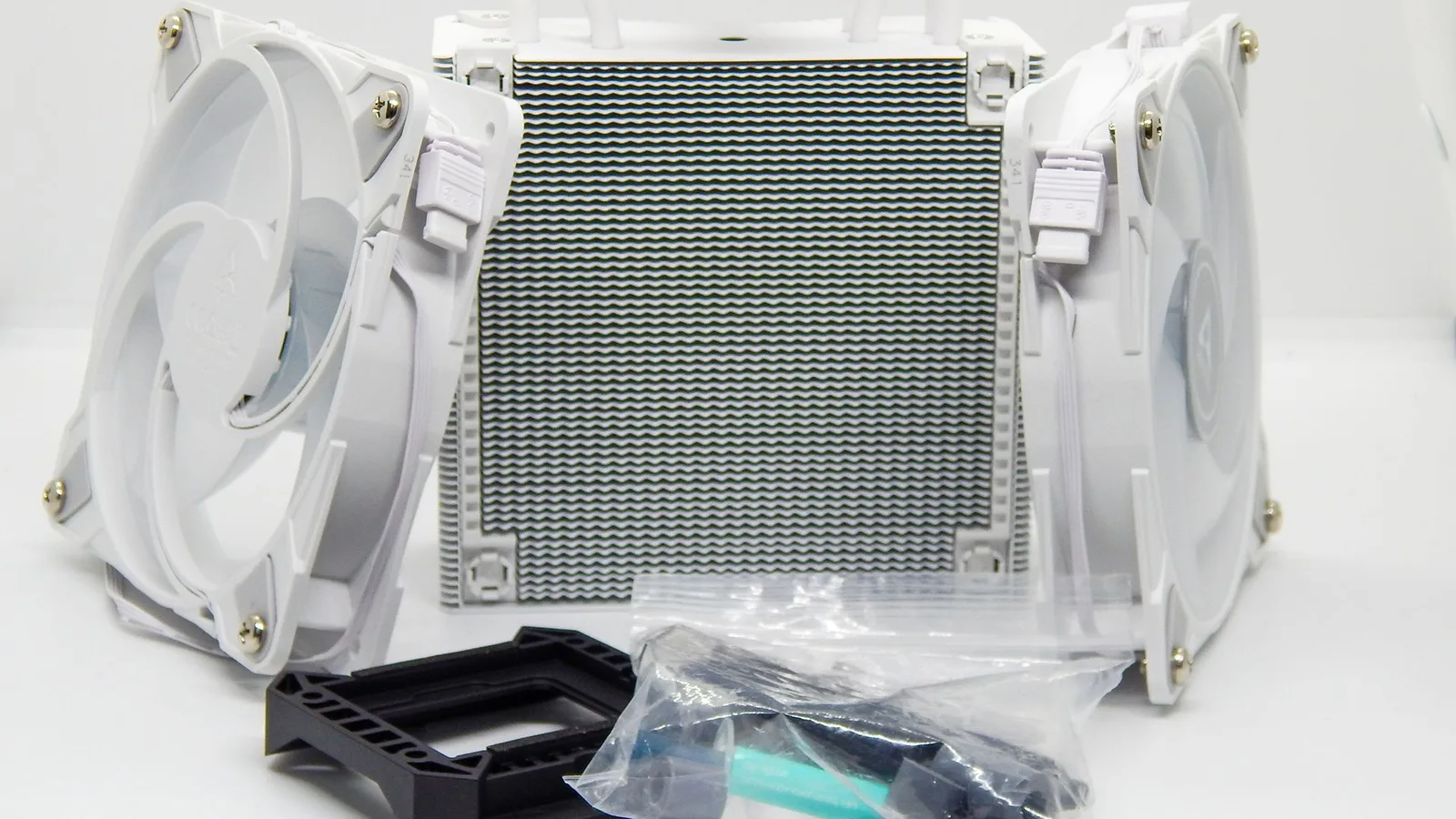 مبرد Arctic Freezer 36 ARGB مع الملحقات