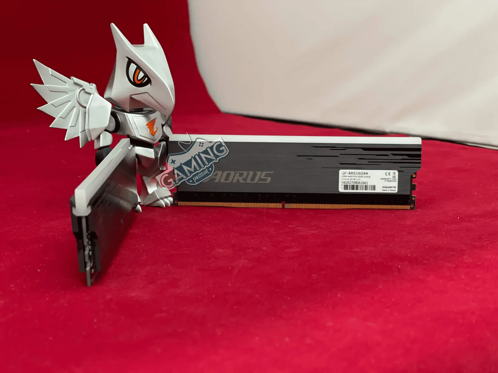 فتح علبة رامات Aorus RGB