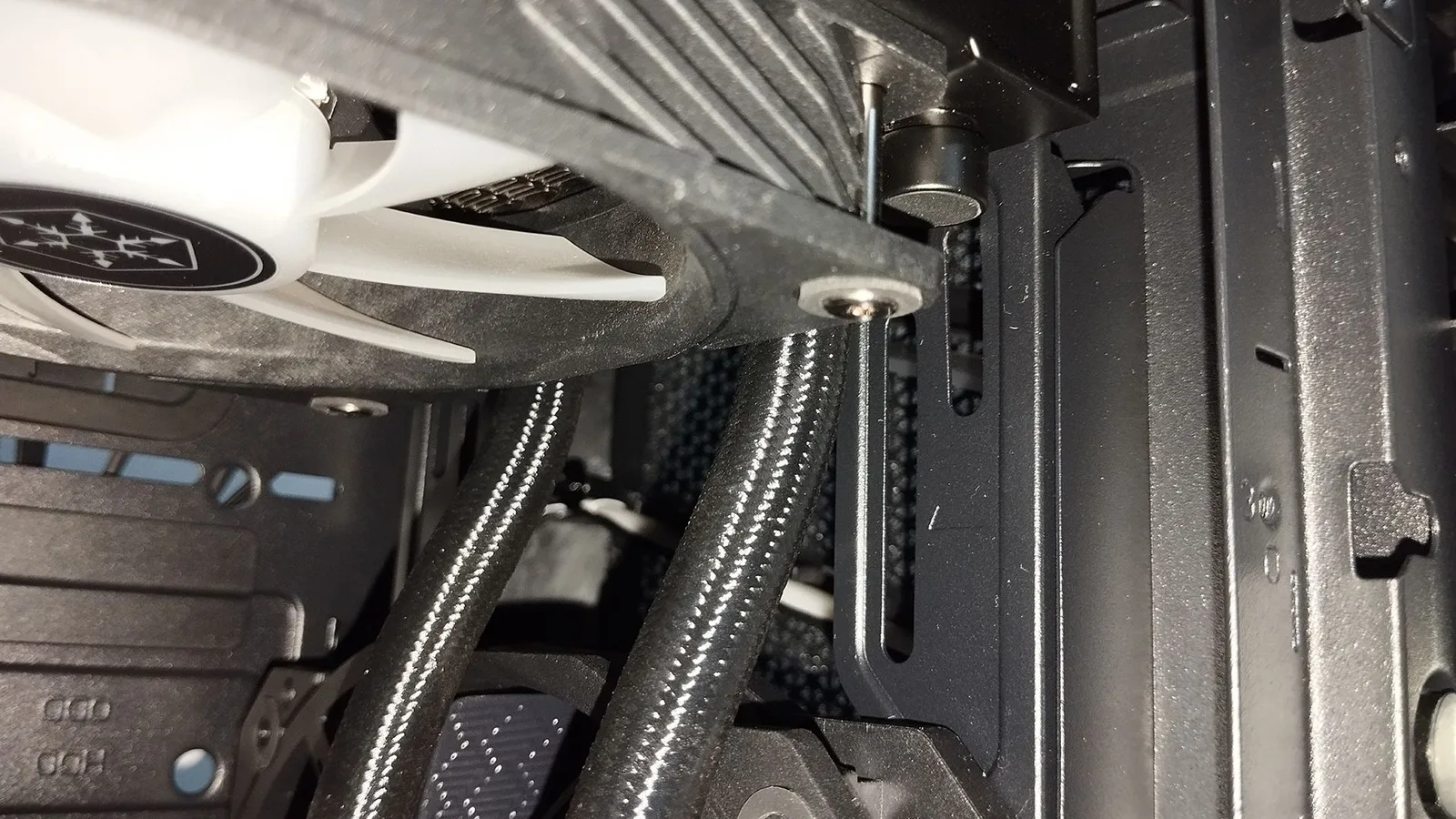 مراجعة صندوق الحاسب SilverStone SETA H1