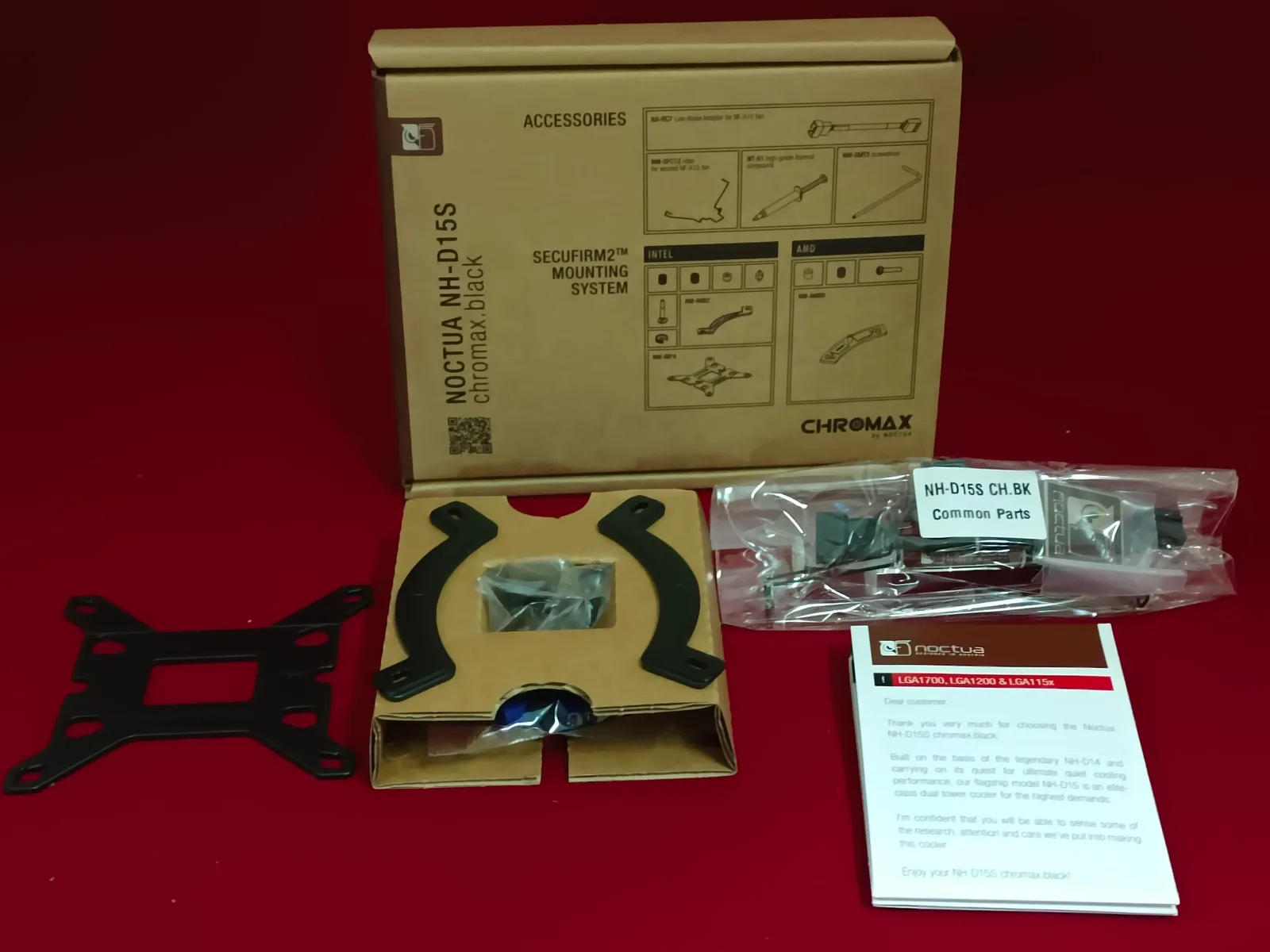 توضح الصورة ملحقات مبرد Noctua NH-d15s Chromax Black