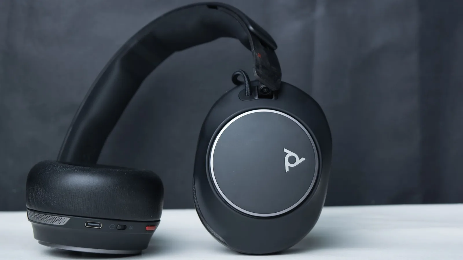 مراجعة سماعة Voyager Surround 80 UC Wireless