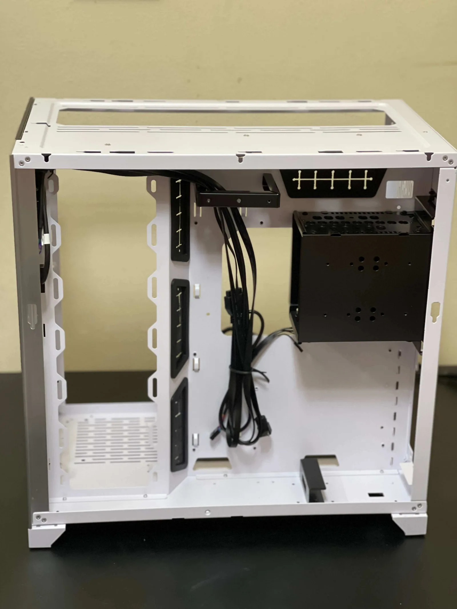 مراجعة صندوق الحاسب LIAN LI O11 DYNAMIC