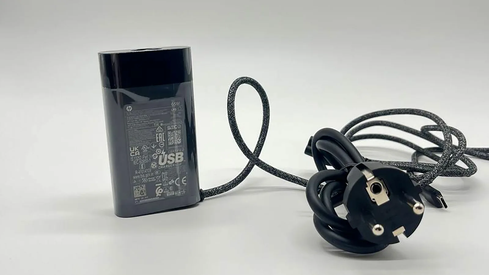 الشاحن (Power Supply).