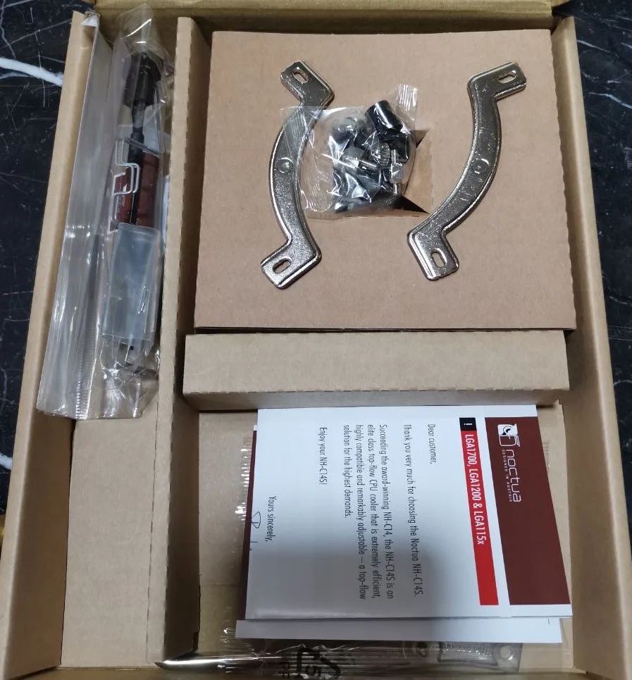 ما بداخل علبة ملحقات مبرد Noctua NH-C14S