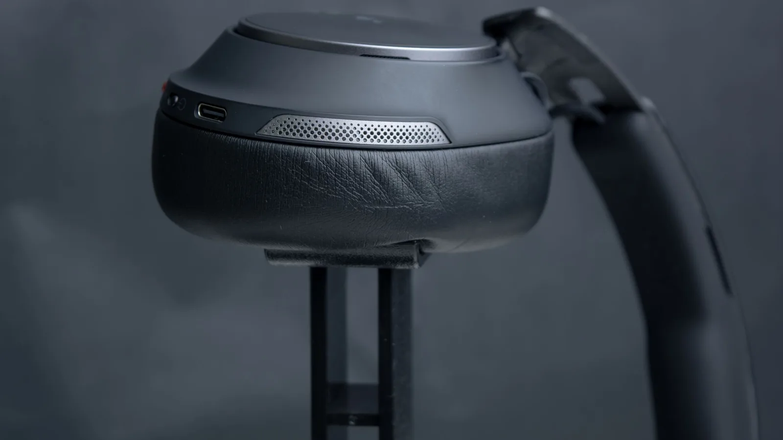 مراجعة سماعة Voyager Surround 80 UC Wireless