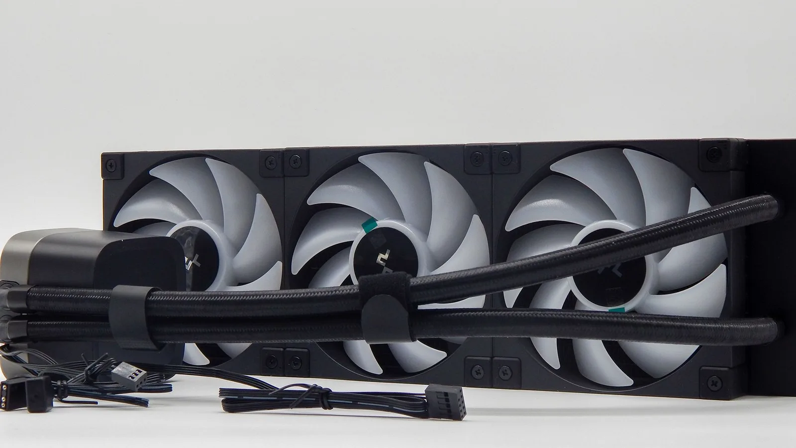 مبرد DeepCool LP360