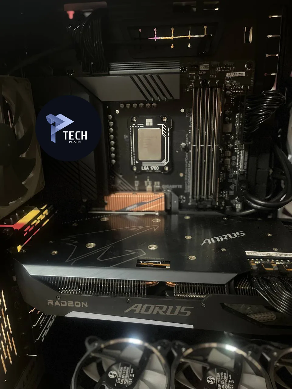 الصورة توضح شكل إطار ThermalRight الداعم لمقبس LGA 1700 بعد التركيب عن بعد